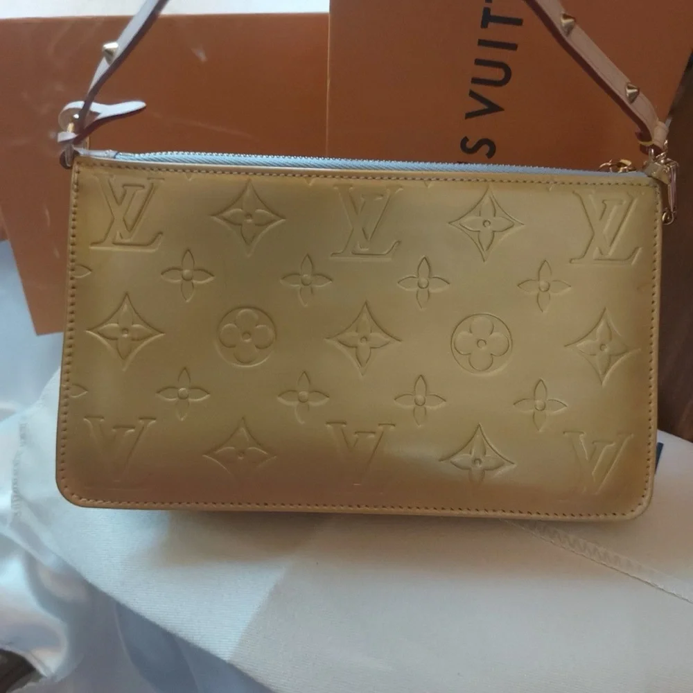 Louis Vuitton Gold Monogram Crossbody Bag - Picture 3 of 12